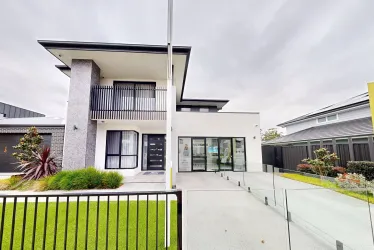 Oxford 30 |  @ HomeWorld Leppington - Leppington