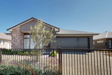 Carrington  Four 27.1 | Modernist @ HomeWorld Thornton - Thornton