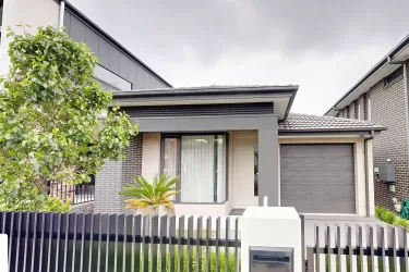 Freedom Sirius 169 |  @ Leppington Living Display Village - Leppington