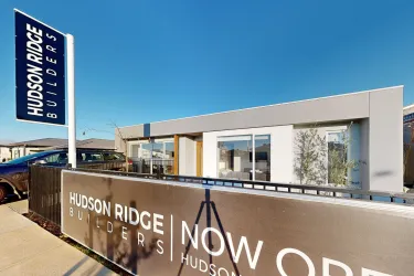 Eleanor 29 |  @ Lucas Ballarat  - Lucas