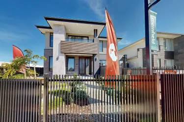 Livingstone 44 |  @ Merrifield - Mickleham