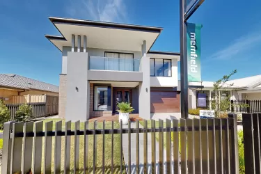 Montrose 43 |  @ Merrifield - Mickleham