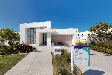 Baybreeze 25 |  @ Stockland Aura Sunshine Coast - Banya