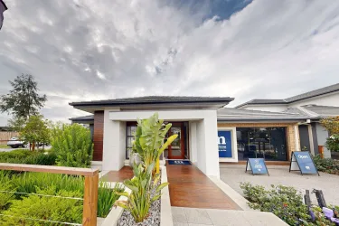 Amira 29 |  @ Stockland Aurora - Wollert