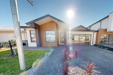 Zerda 2259 |  @ Stockland Evergreen - Clyde