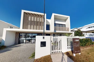  |  @ Stockland Shoreline - Redland Bay