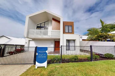 Maverick 366 |  @ Stockland Shoreline - Redland Bay