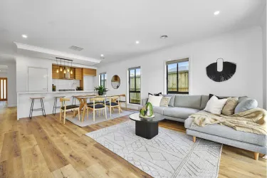 165 Rix Road - Officer Living