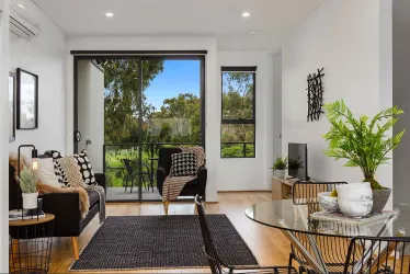 256-258 Wantirna Road, Wantirna Living 2