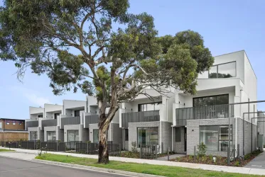 82 New St - South Kingsville External