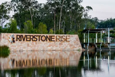 Riverstone Rise Estate - Boyne Island Façade