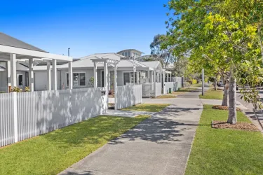 Shoreline Villas Estate - Tea Gardens Streetscape