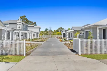 Shoreline Villas Estate - Tea Gardens Streetscape