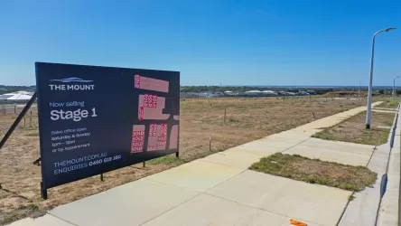 The Mount - Mount Duneed Streetscape