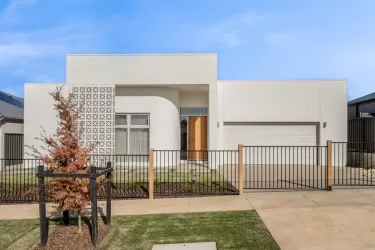 Newport by G-J- Gardner Homes Façade