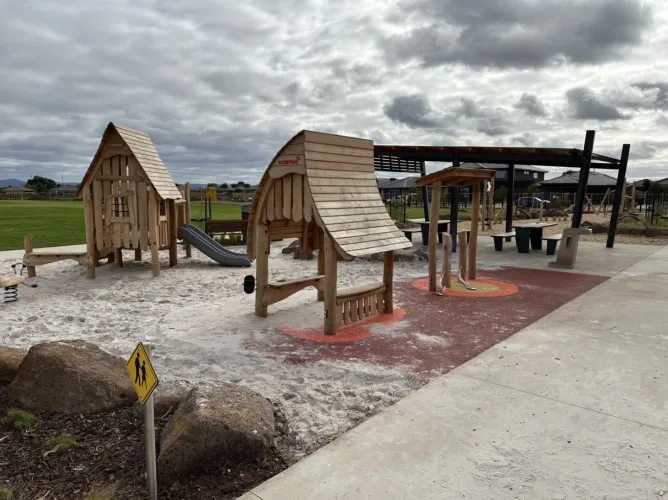 Maplewood Estate - Melton South - Lot 1009 - 476m2 - 38m Deep - Near Parklands Playground