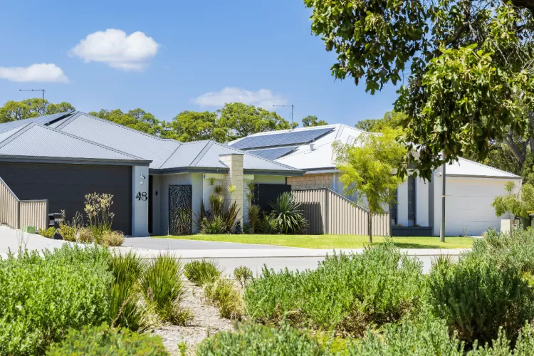 Whitby Town - Whitby - Lot 1015